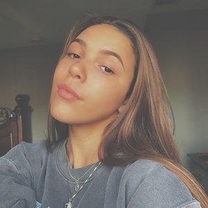 Meet your Posher, Abigail